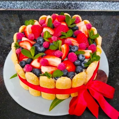 Торт 'Корзина с ягодами'