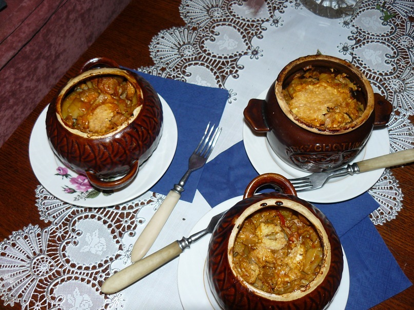 Жаркое в горшочках в духовке с мясом и картошкой - рецепт с пошаговыми фото | Меню недели