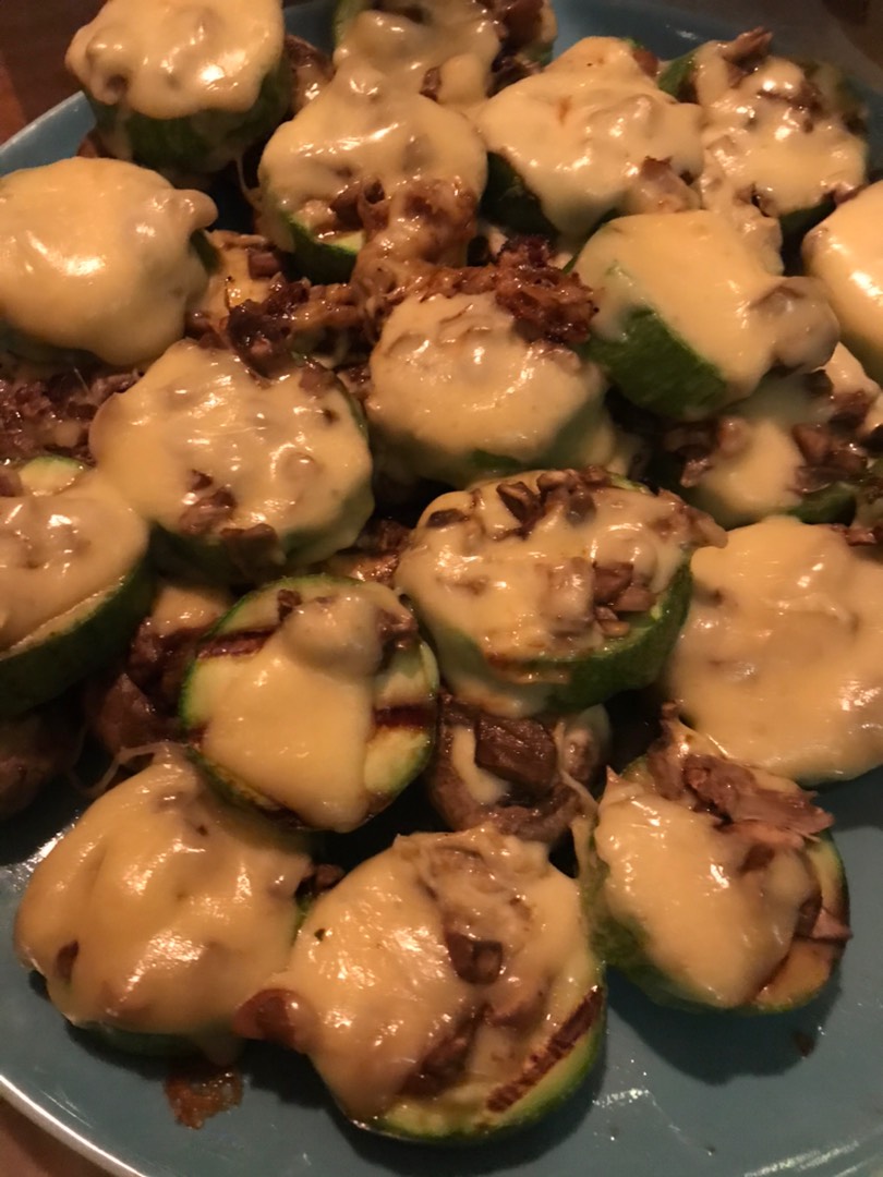 Кабачки, запечённые с грибами и сыром