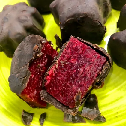 ПП конфеты вишня в чёрном и хрустящем шоколаде