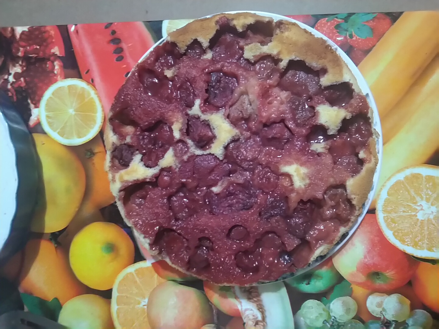 Шарлотка с клубникой