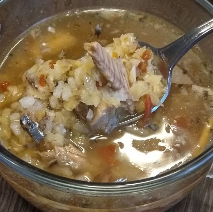 Суп с лососем, булгуром и чечевицей – кулинарный рецепт