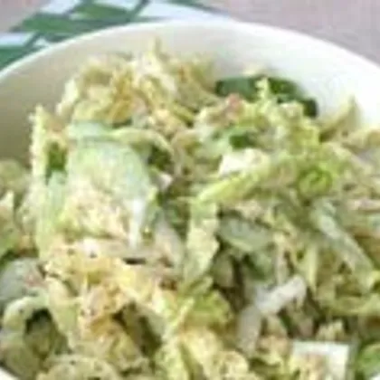 Постный салат «Зеленый с соусом из орехов»
