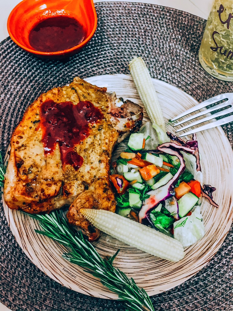 Стейк 🥩 корейки с брусничным соусом
