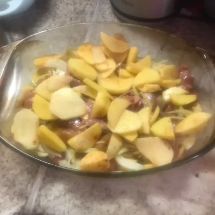 Картошка с куриной грудкой в духовке