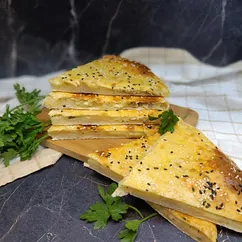 Пирог с картошкой, грибами и сыром (осетинский пирог)