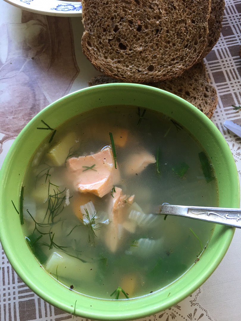 Рыбный суп из хвоста сёмги или форели: рецепт - Лайфхакер