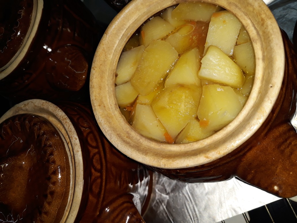 Говядина с тыквой в горшочке в духовке — рецепт с фото пошагово