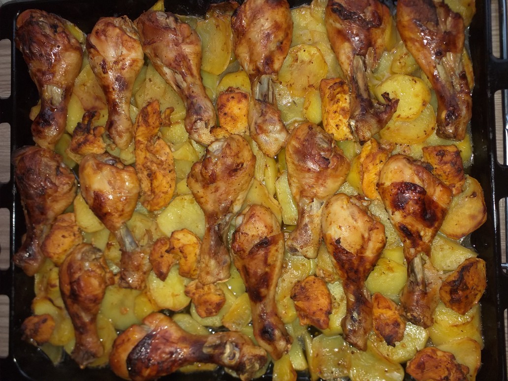 Куриные голени, запеченные с картофелем