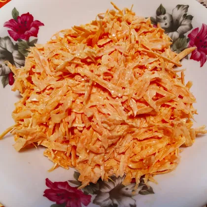 Салатик "Морковка с чесноком"