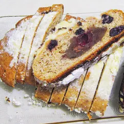 Stollen mit Kirsch - Marzipan - Füllung. Штоллен с начинкой из марципана и вишни. Рецепт № 4