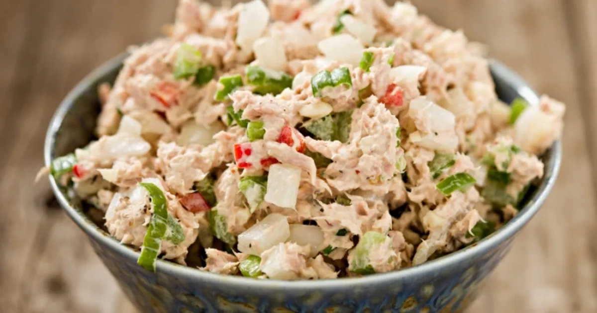 Классический рыбный салат с отварной рыбой – пошаговый рецепт приготовления с фото