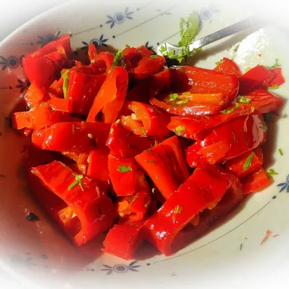 Тёплый  вегетарианский салат из остроконечных перцев. Обед № 30
