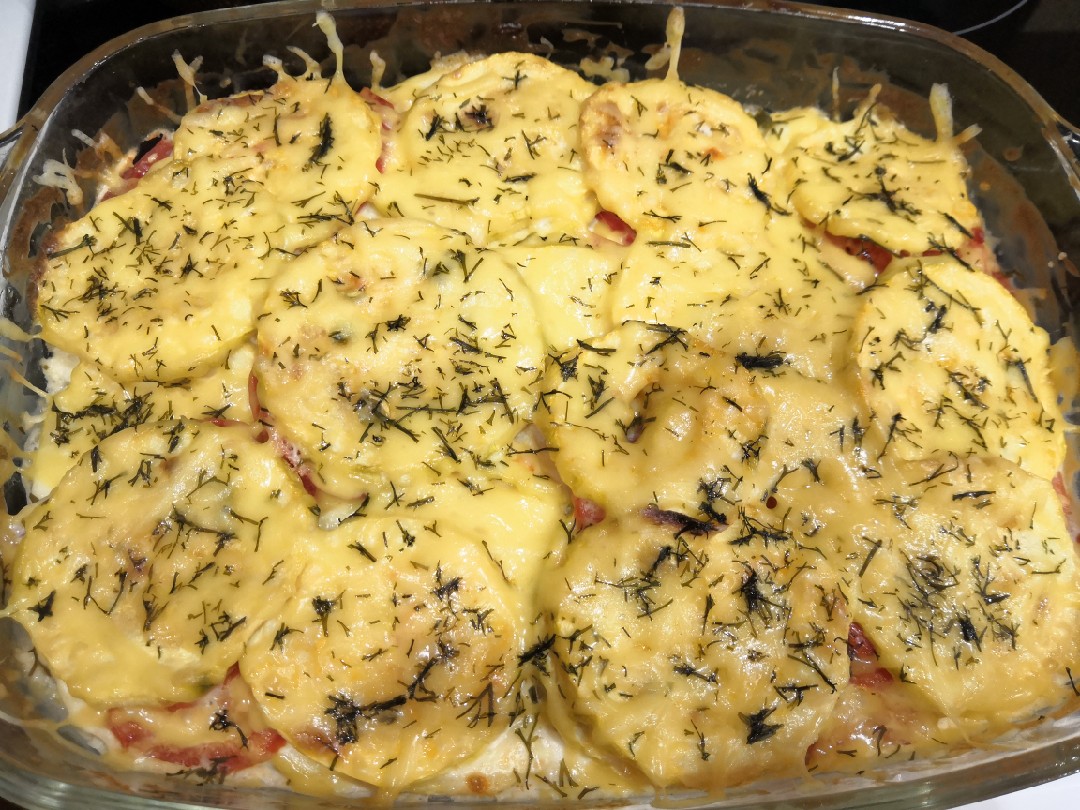 Молодые кабачки, запечённые с помидорами под соусом