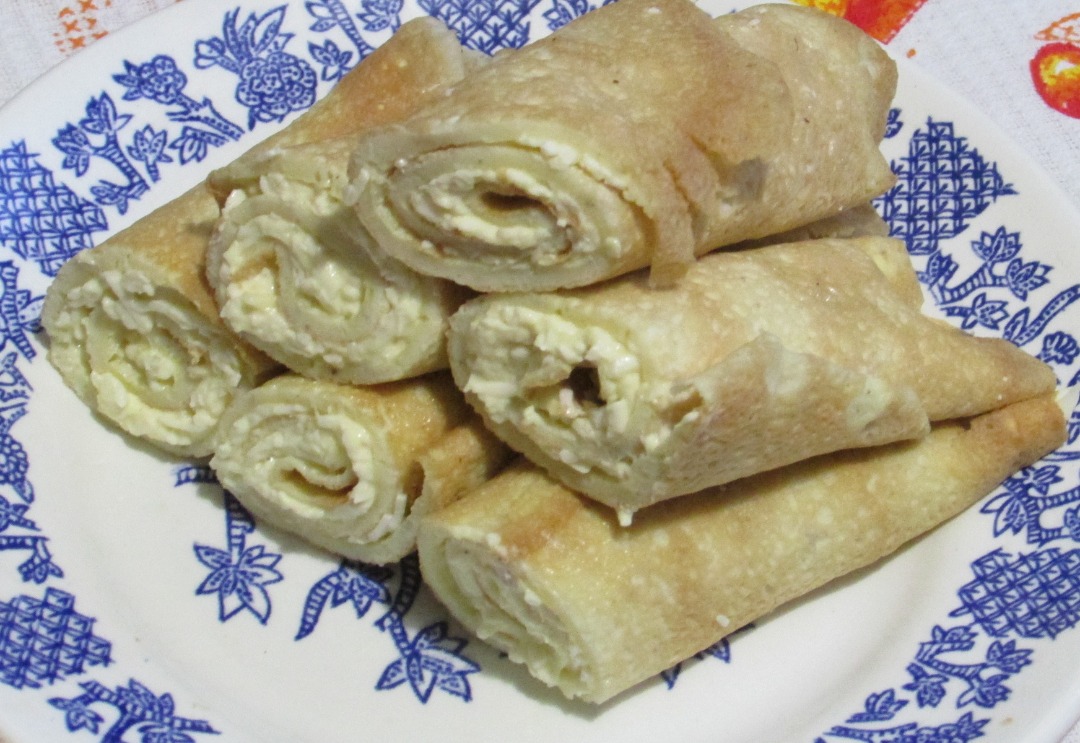 Закуска, яичные рулеты