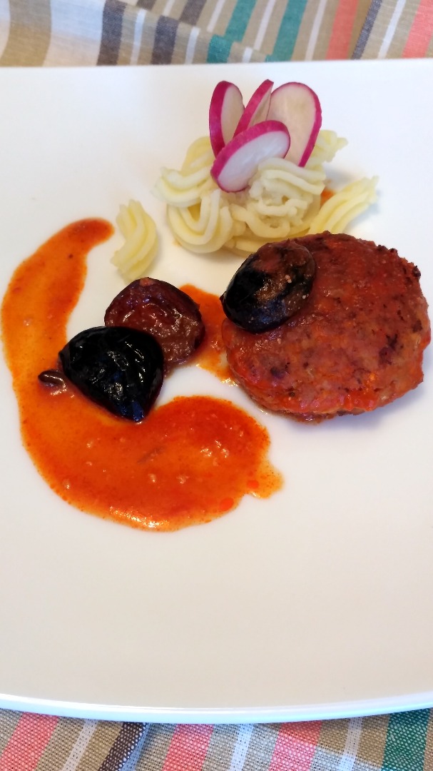 Тефтели с черносливом в томатном соке. #Кулинарный марафон