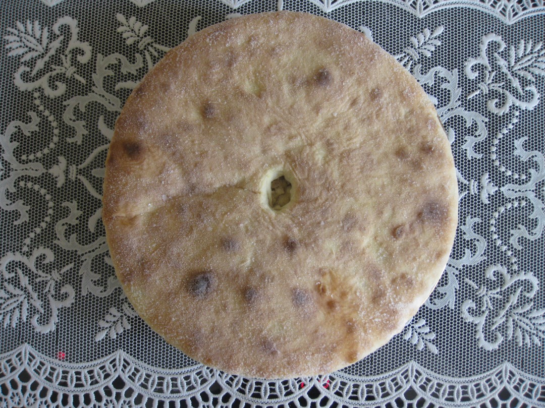 Осетинский пирог с мясом, картошкой и сулугуни