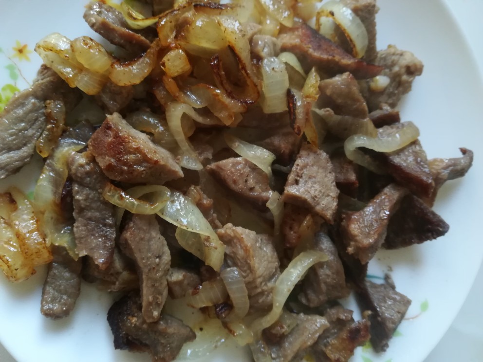 Жареная свинина с луком на сковороде - 8 вкусных рецептов с пошаговыми фото