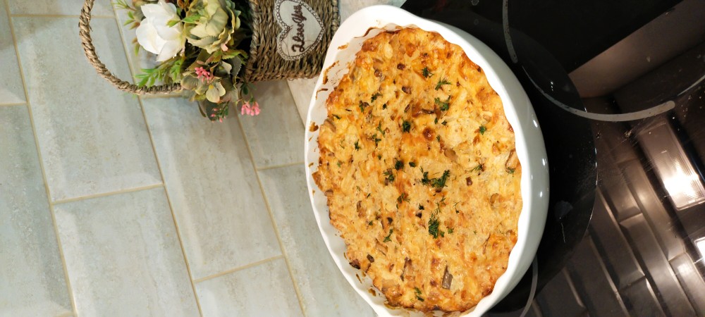 Ленивый пирог с курицей, грибами и сыром