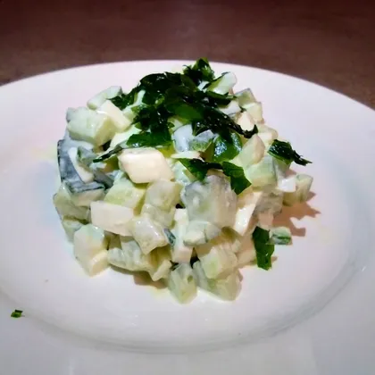 Салат из свежего огурца с яйцами