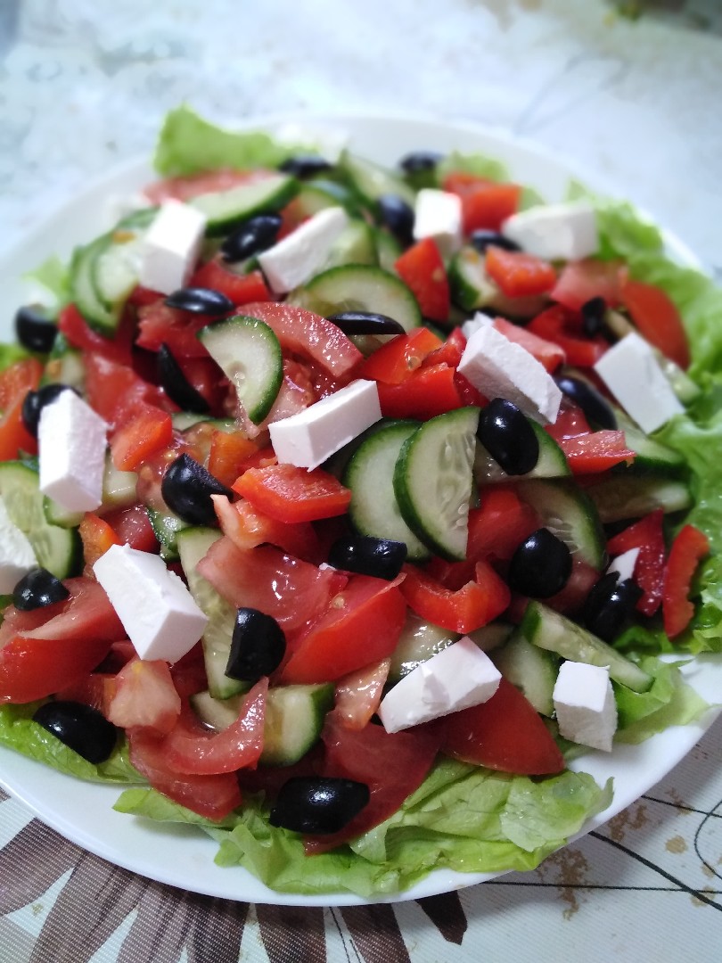 Классический греческий салат (Horiatiki)