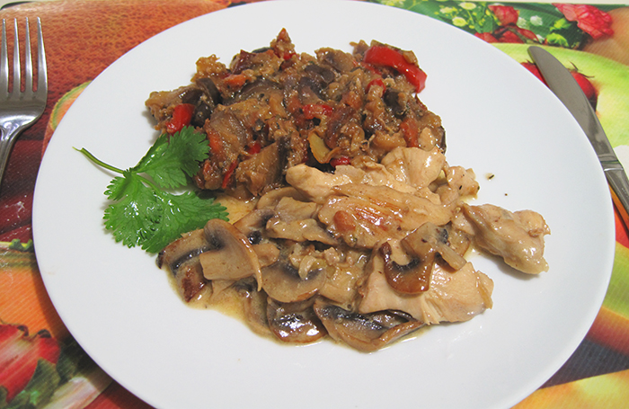 Куриные грудки с грибами