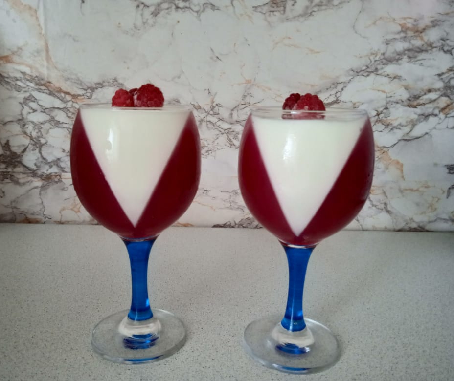 Панна-котта с малиной