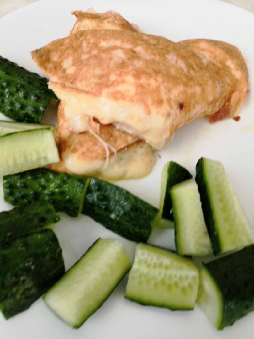Яичный рулет с сыром
