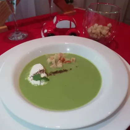 Суп-пюре из зелёного горошка с рикоттой и крутонами 😋😋😋👌🏻