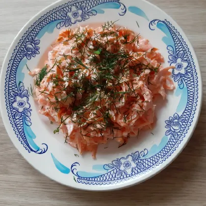 Салат из моркови с зеленью