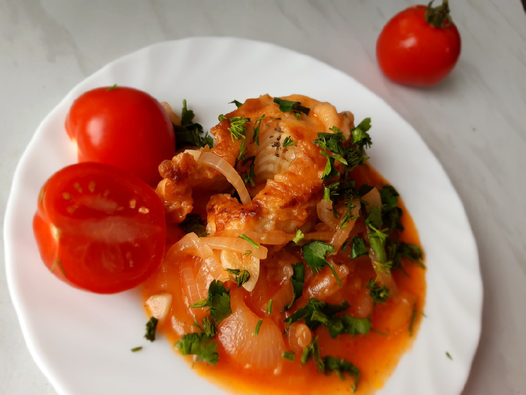 Щука в луковом соусе