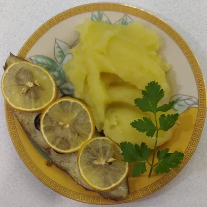 Палтус запечённый с лимоном, маслинами и розмарином
