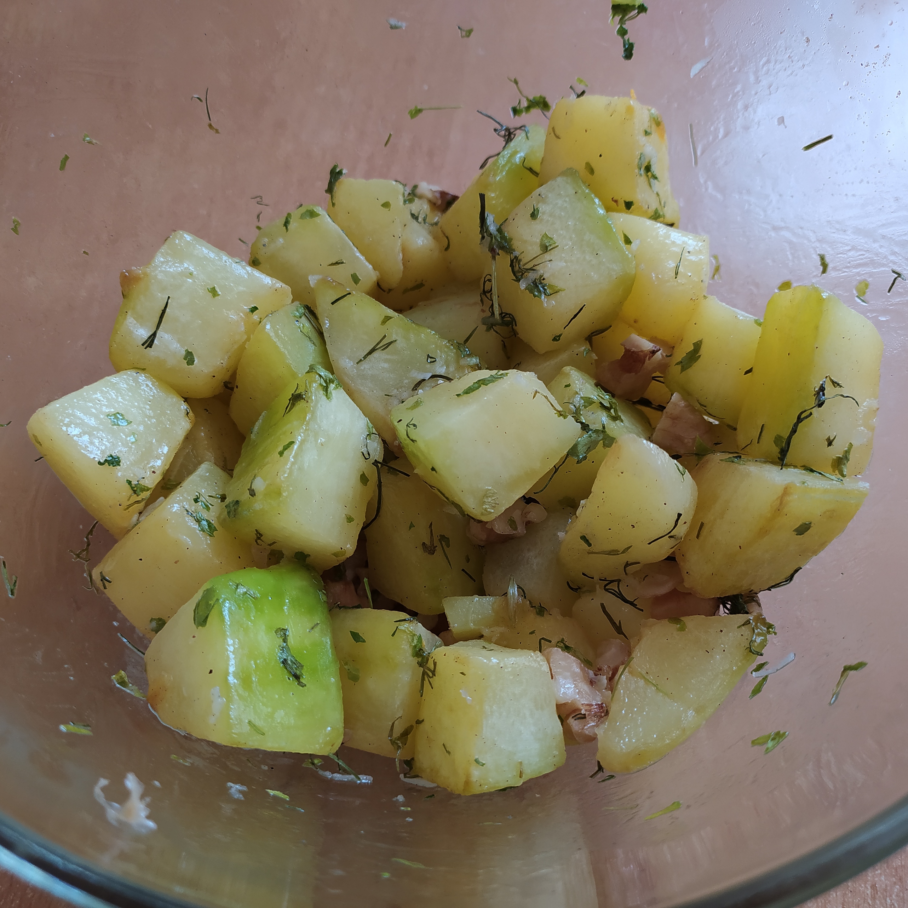 Ореховые кабачки с чесноком и зеленью 