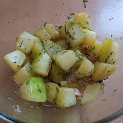 Ореховые кабачки с чесноком и зеленью 