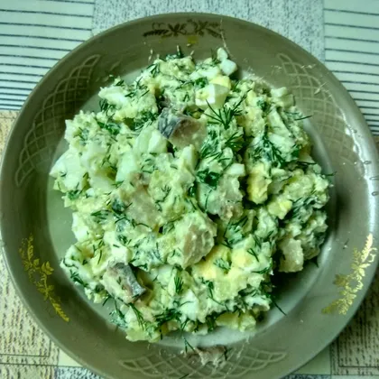 Салат с картофелем,яйцом и селедкой
