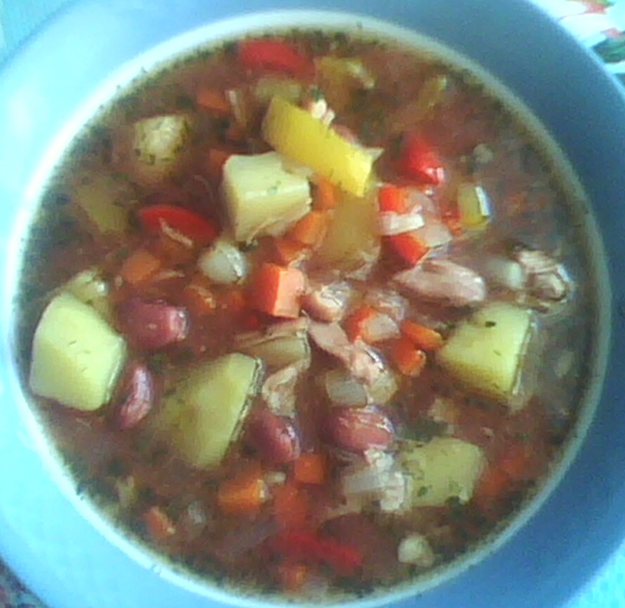 Суп из консервированной фасоли с говядиной