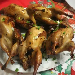 Перепелки с чесночком в духовке