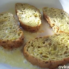 Гренки из хлеба с яйцом и сыром