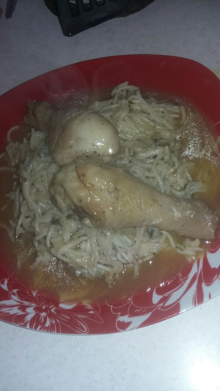 Спагетти в сливочном соусе с грибами и курицей