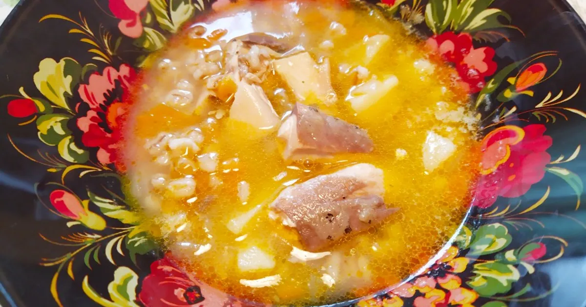 Рецепт супа из скумбрии в масле. Рыбный суп с перловкой. Суп рыбный из консервов с перловкой. Рыбный суп из скумбрии. Суп из скумбрии.