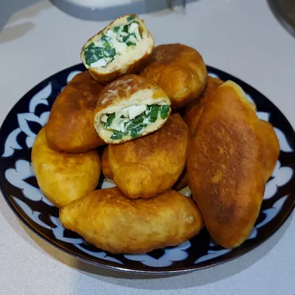 Пирожки на кефире с зеленым луком и яйцом