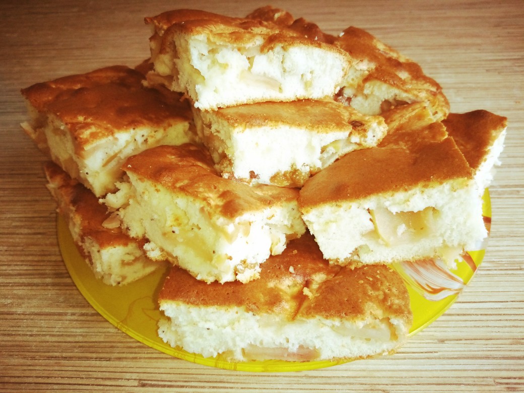 Шарлотка с изюмом и маком 🍏🍇😋
