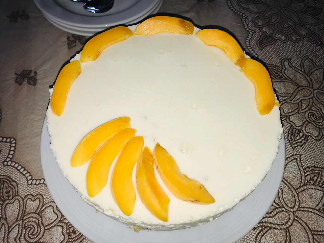 Творожный пирог с персиками в духовке: рецепт - Лайфхакер