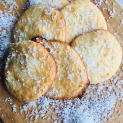 Кокосовое печенье 🥥
Сладкое, нежное и полезное, без вреда для фигуры🙂