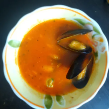 Томатный суп с мидиями