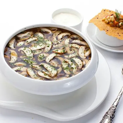 Суп из белых грибов и шиитаке от шеф-повара ресторана «Турандот»