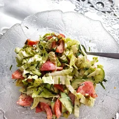 Салат из пекинской капусты, помидоров и огурца