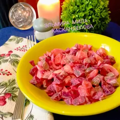 Салат из свёклы с маринованными огурцами