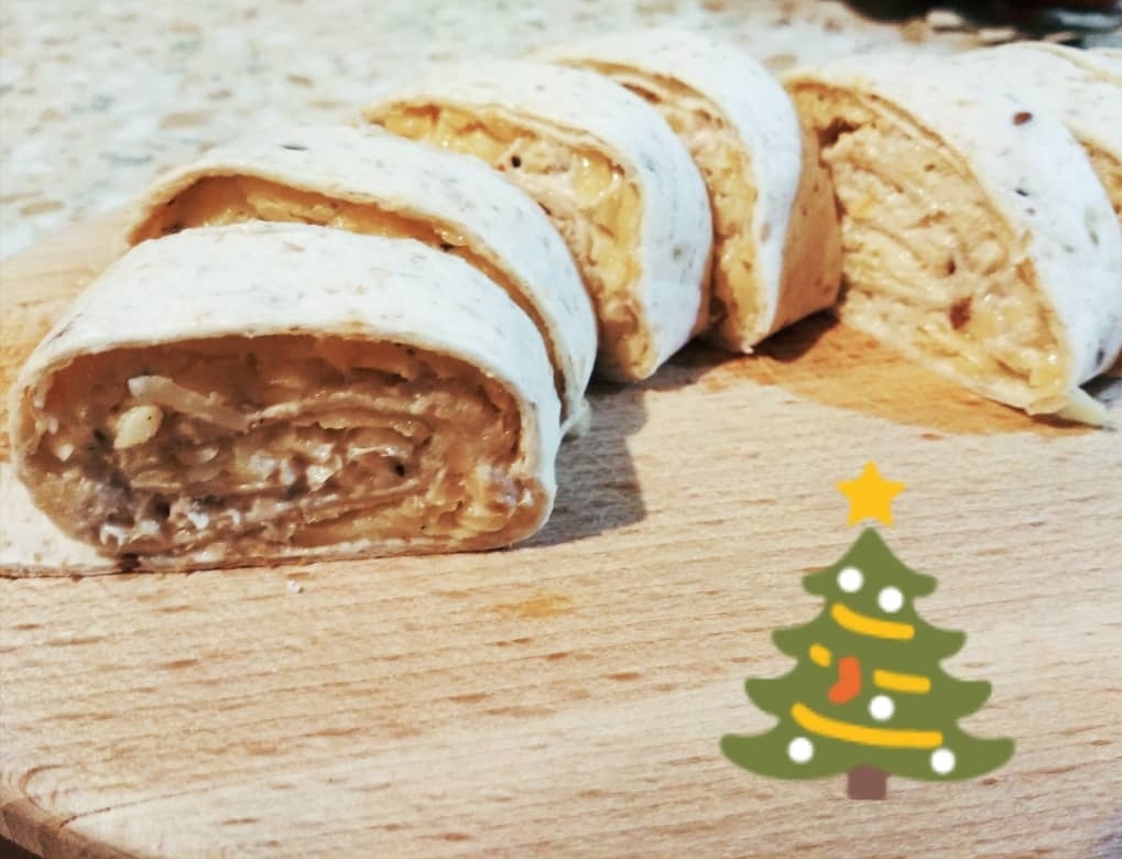 Рулетики с сыром и пастой из лосося. 🎄