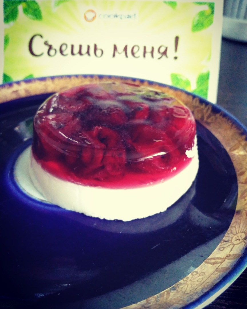 Вишнёвое желе с панна коттой